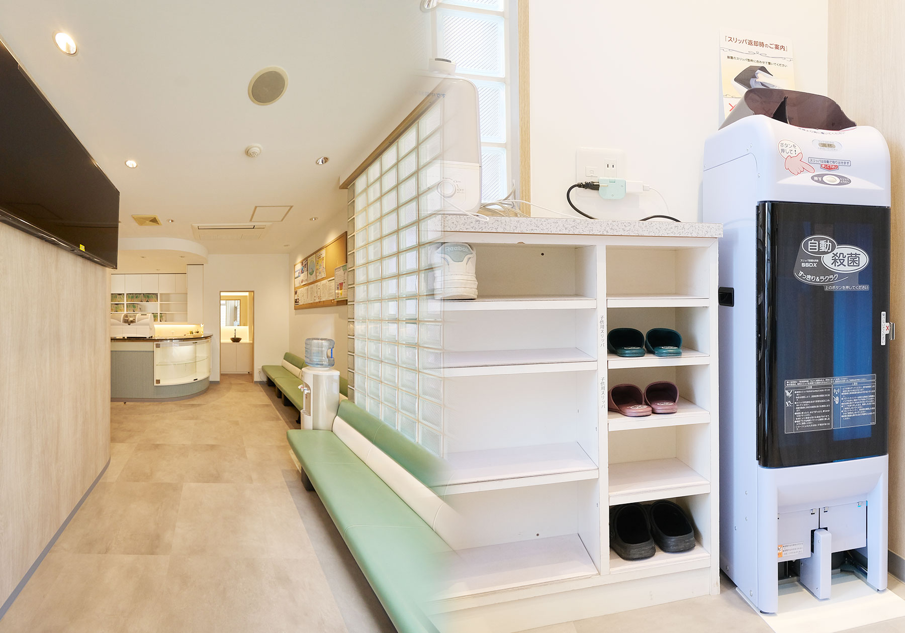 待合室・スリッパ消毒